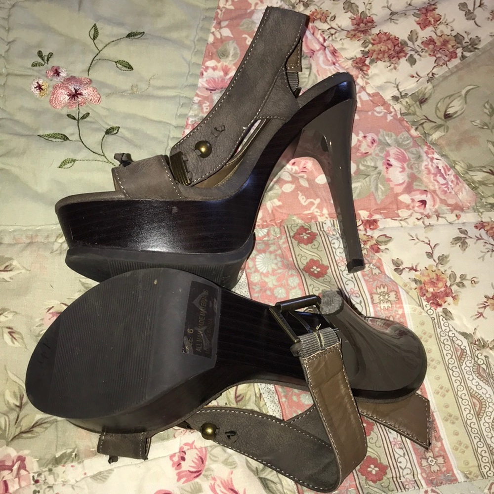 Tan platform sandals - Picture 2 of 3